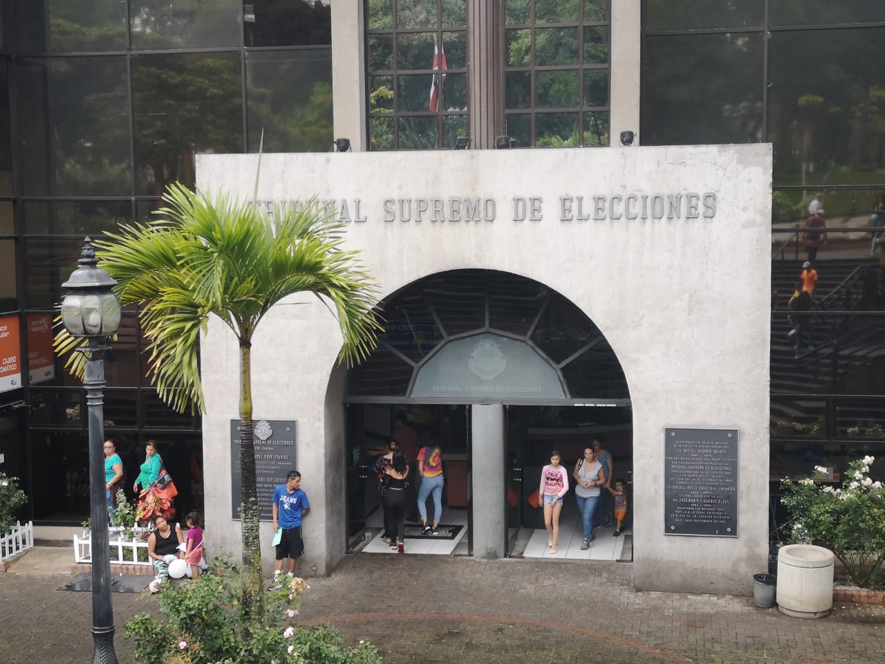 Radiofrecuencias: Directiva del TSE al gobierno con impacto electoral.