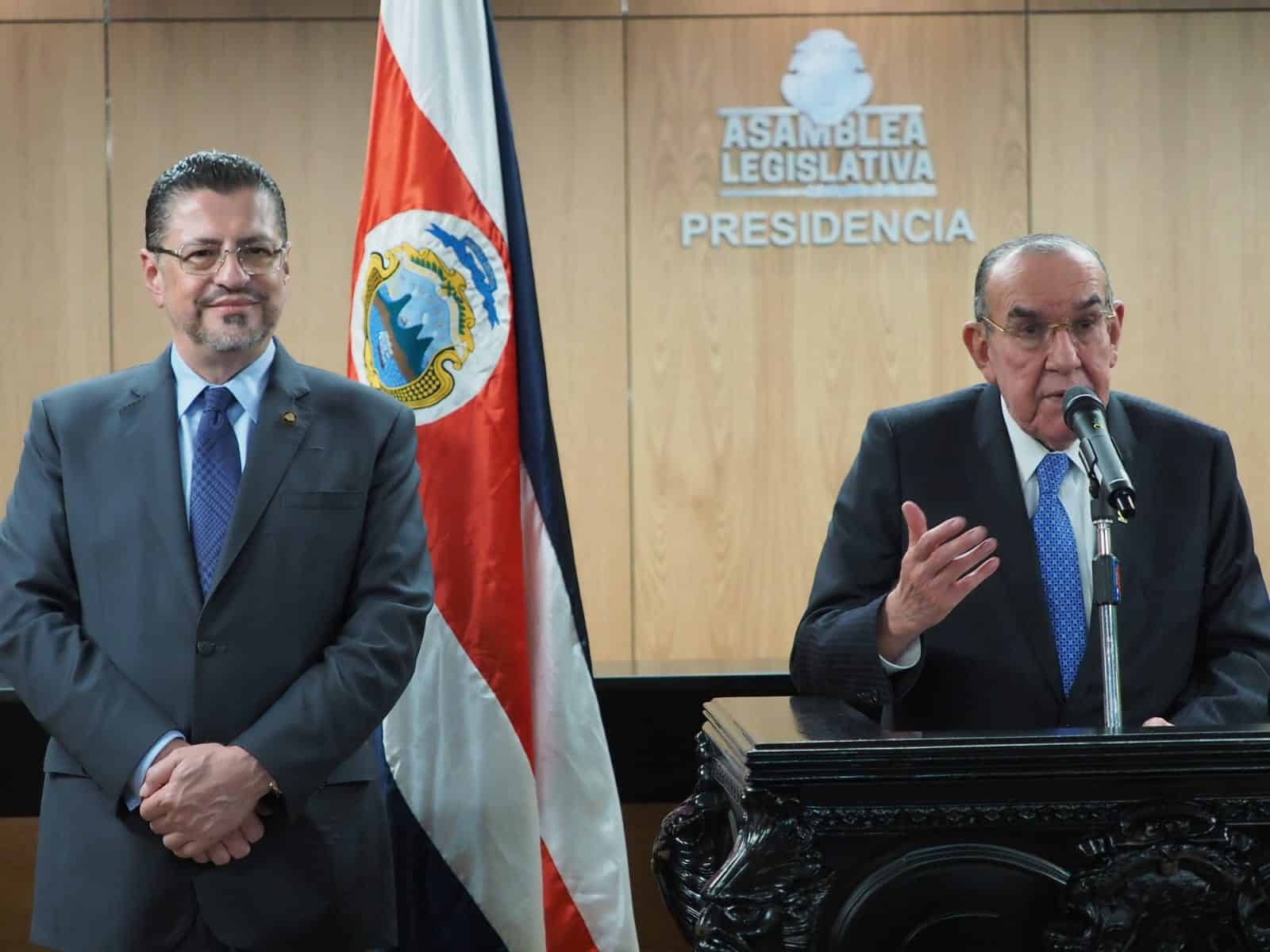 Rodrigo Arias y Congreso