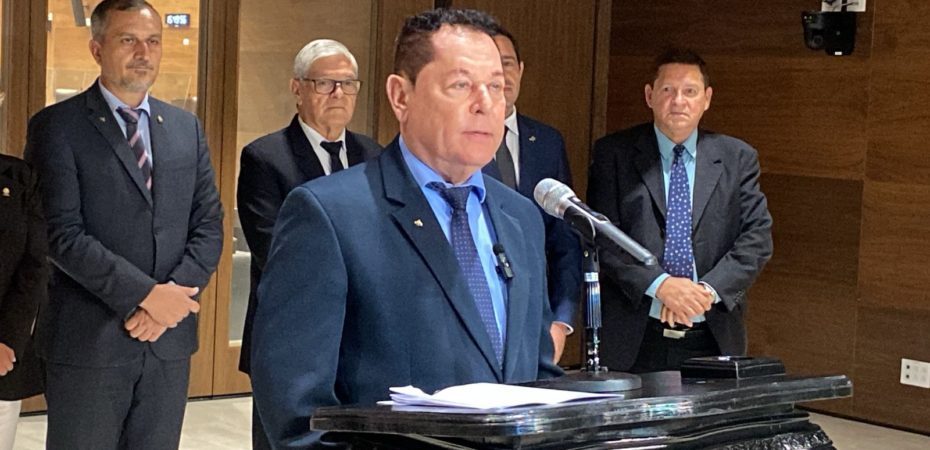 Diputado Alexander Barrantes Choque Estacionamiento- Observador CR

 – Noticias cr