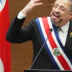 Rodrigo Chaves da un discurso para una sesión legislativa