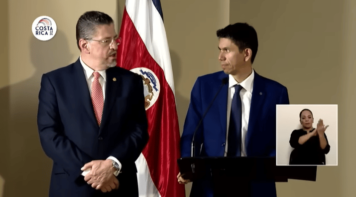 Luis Amador nuevamente parecía pedirle a Chaves que renuncie a su privacidad: «Deja de esconderte detrás de su jurisdicción»

 – Noticias cr