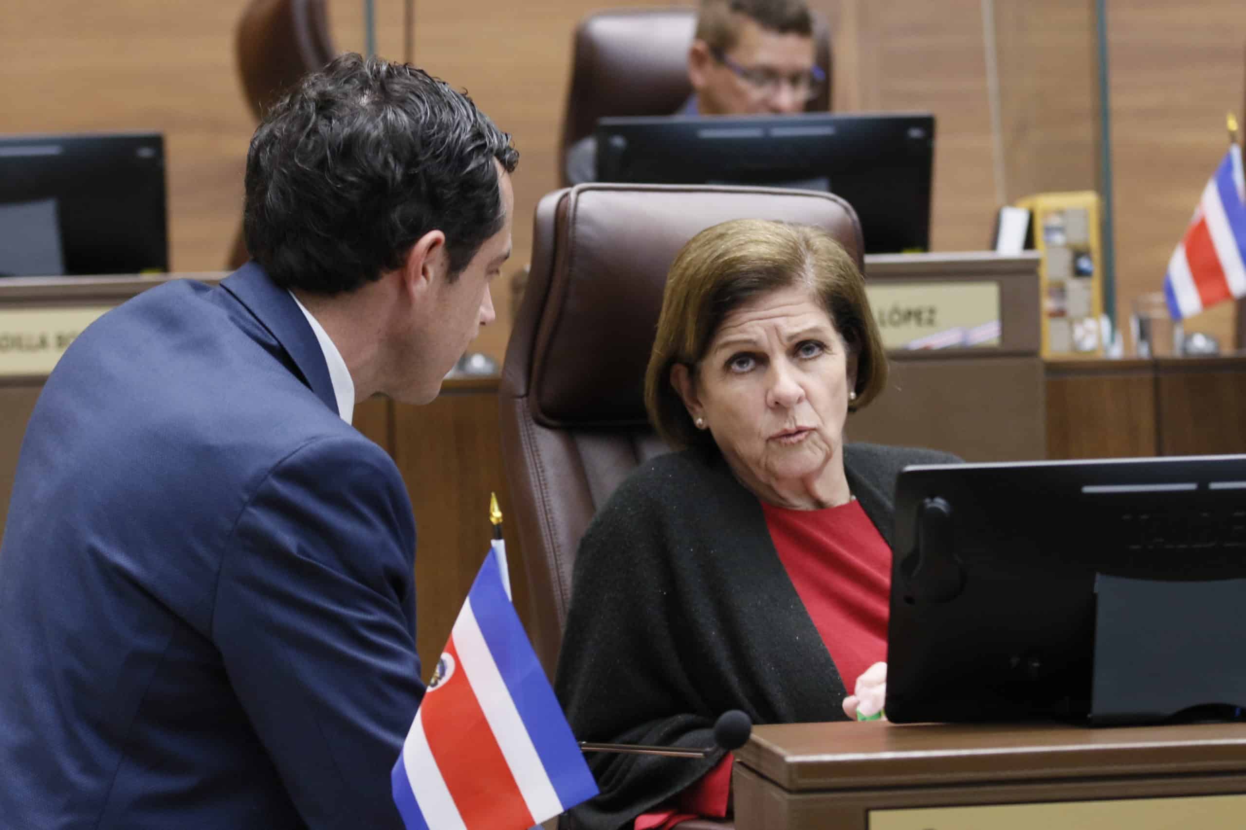 Pilar Cisneros llama «engaño» a suplentes que afirman ser perseguidos por el gobierno

 – Noticias cr