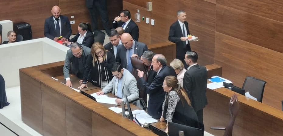 Diputados de PLN, Frente Amplio y el partido gobernante definirán si plantean la privacidad del presidente Rodrigo Chaves

 – Noticias cr