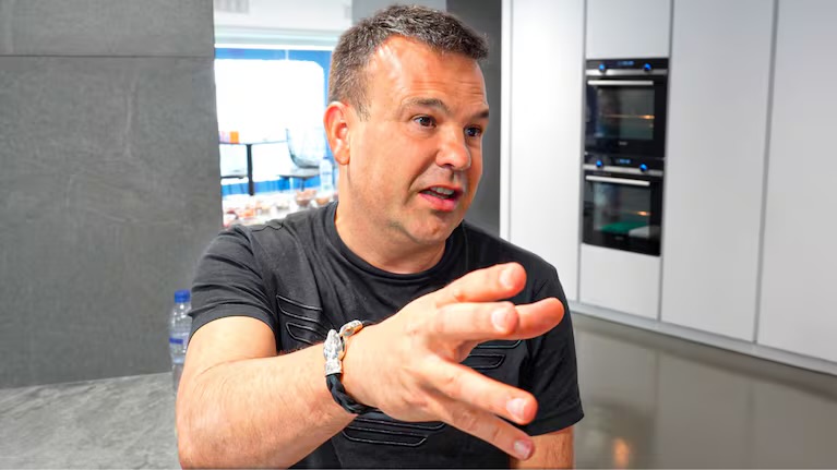 Tiene 1,000,000,000 de dólares estadounidenses en el banco y reveló su truco para ser millonario: «Me detuve …» –  News

 – Noticias cr