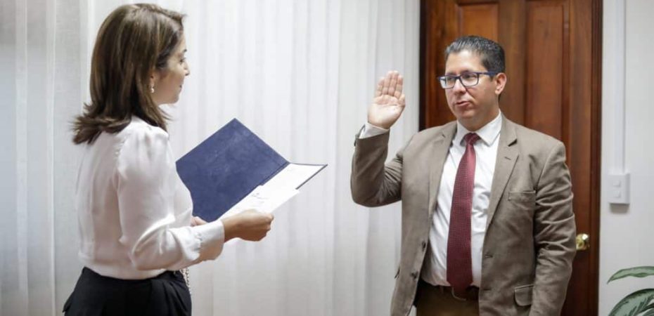 Revisión del vehículo: el ministro de visimentos de MOPT reconoce que los informes técnicos son términos para excluir la competencia

 – Noticias cr