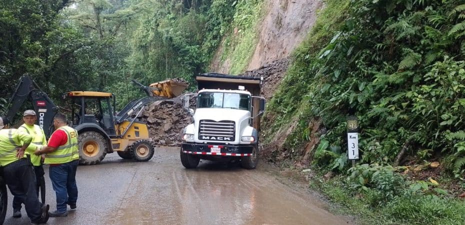 Chaves pide que el Ministro del Medio Ambiente escriba un proyecto de ley para intervenir en el Parque Nacional y evitar deslizamientos de tierra en la Ruta 32

 – Noticias cr