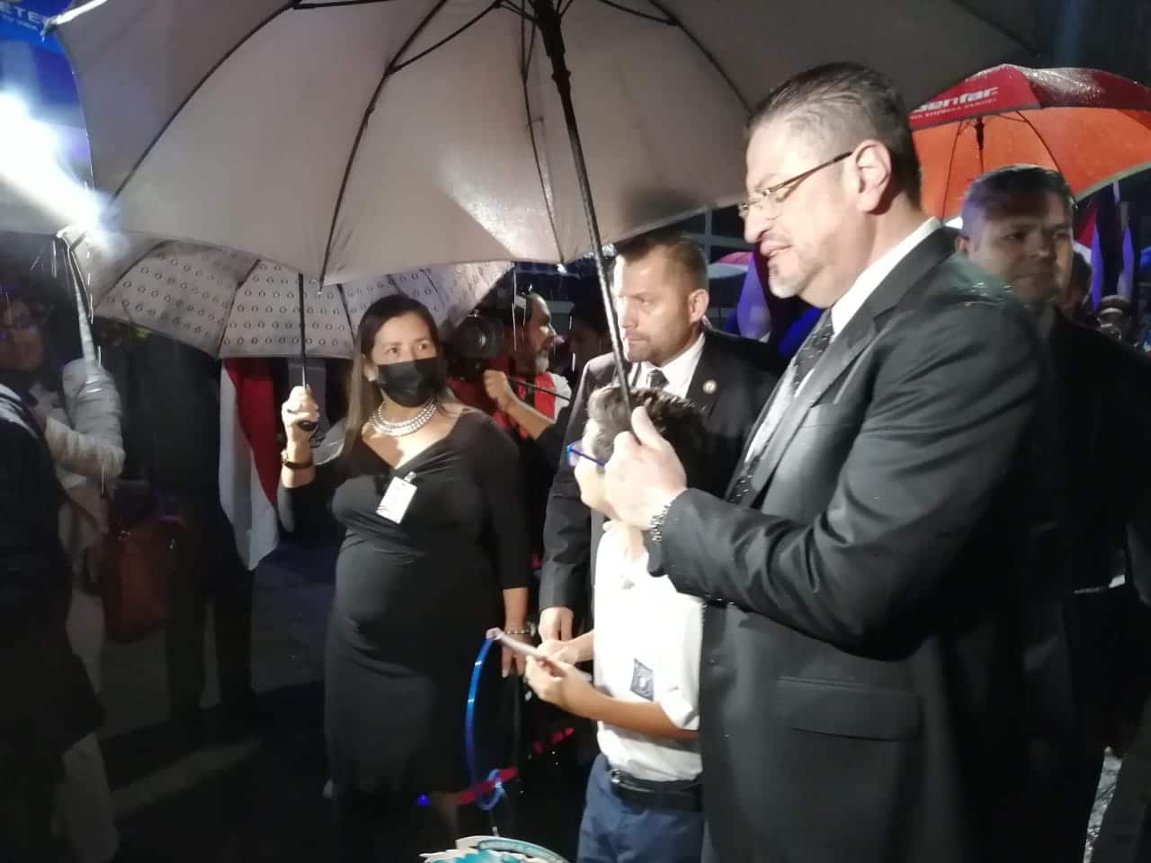 CR – Observador del vecino en Cártamo pide declarar satisfacción para Rodrigo Chaves

 – Noticias cr