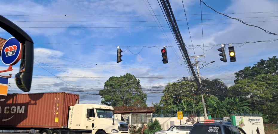 Trabajar para New Lane en la intersección de Barreal de Heredia

 – Noticias cr