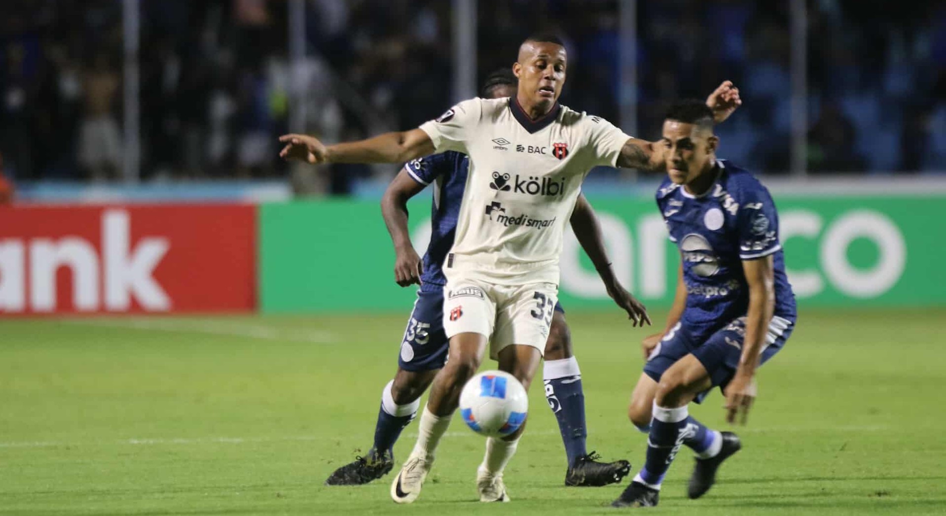 Liga gana con el tiempo y clasificó las semifinales

 – Noticias cr