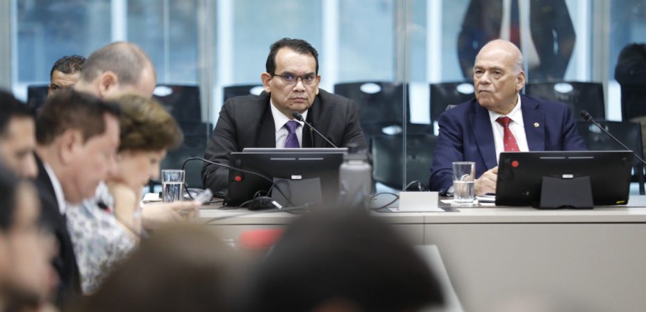 El director de OIJ defiende a los agentes que se practican a la edad de 55 años y dice que en su policía «más horas»

 – Noticias cr