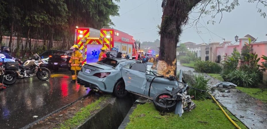 Video atrapa un auto choca contra el árbol después de recibir balas

 – Noticias cr