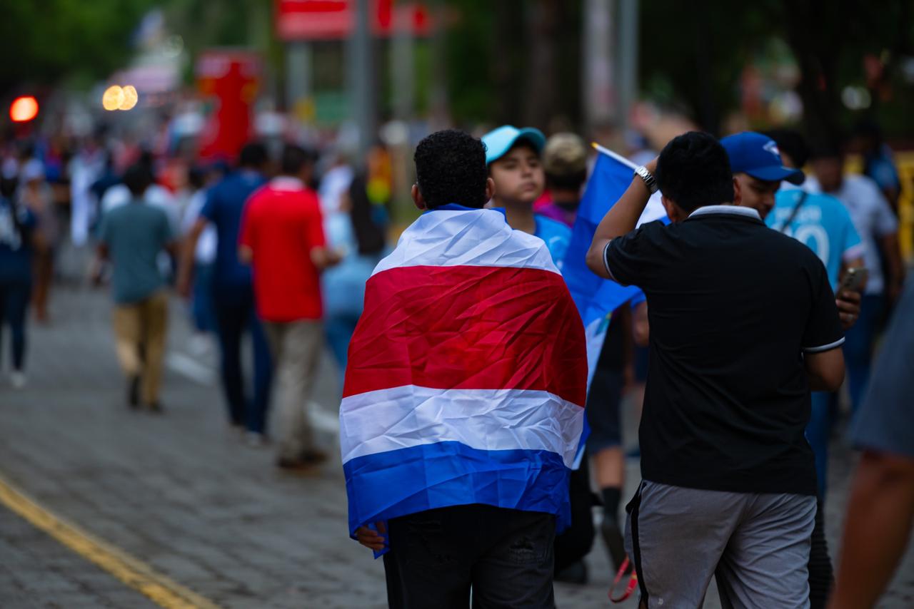 Ticos entra en la mano y sale corriendo del estadio

 – Noticias cr
