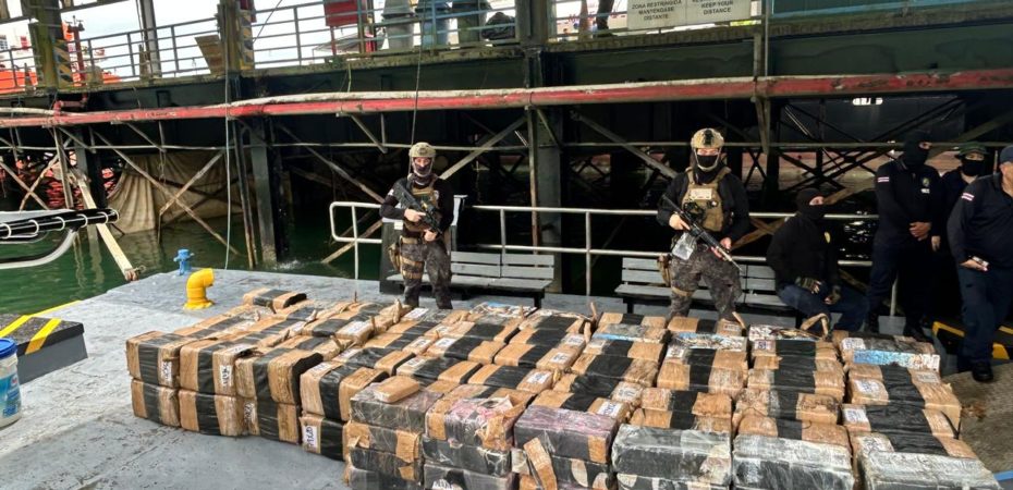 La policía y la masa de la DEA en dos toneladas de cocaína en Golfito

 – Noticias cr