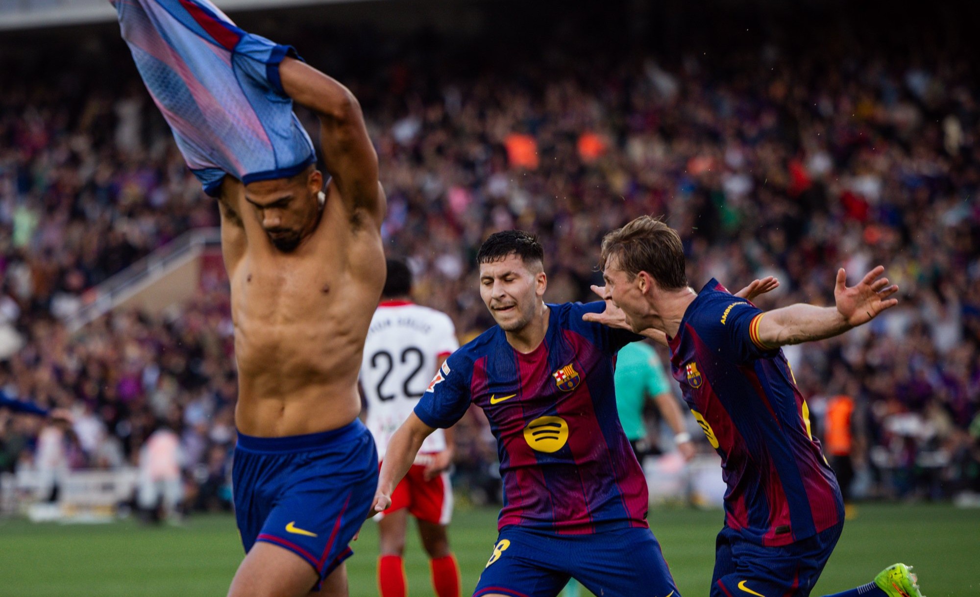 El gol de Araujo adelantó a Montjuic sobre la hora

 – Noticias cr