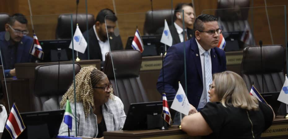 «Conozco a Alicia Castillo, no pueden decir que es una campaña sucia»; Los suplentes despertaron la voz por una queja contra Fabricio Alvarado

 – Noticias cr