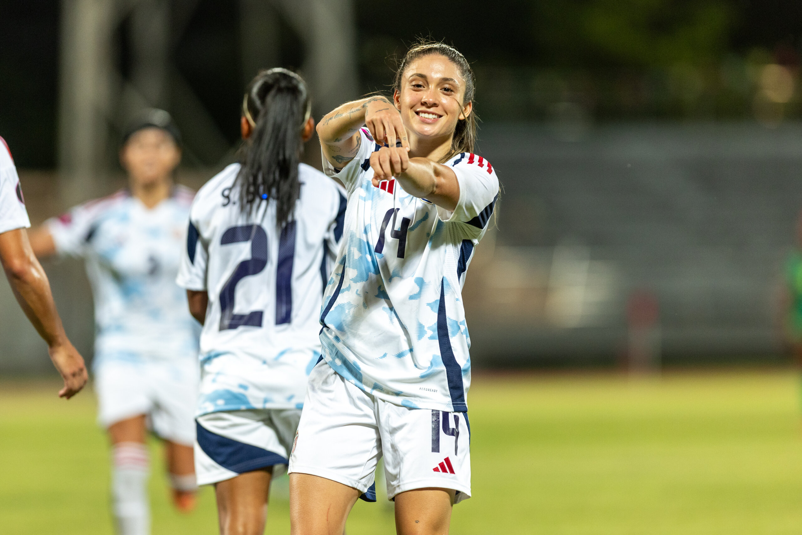 Lindsay Camilla debuta y arranca con victoria celebridad femenina

 – Noticias cr