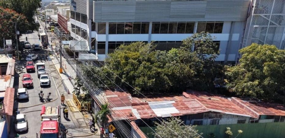 Hospital Metropolitano funciona con normalidad tras incendio al lado

 – Noticias cr