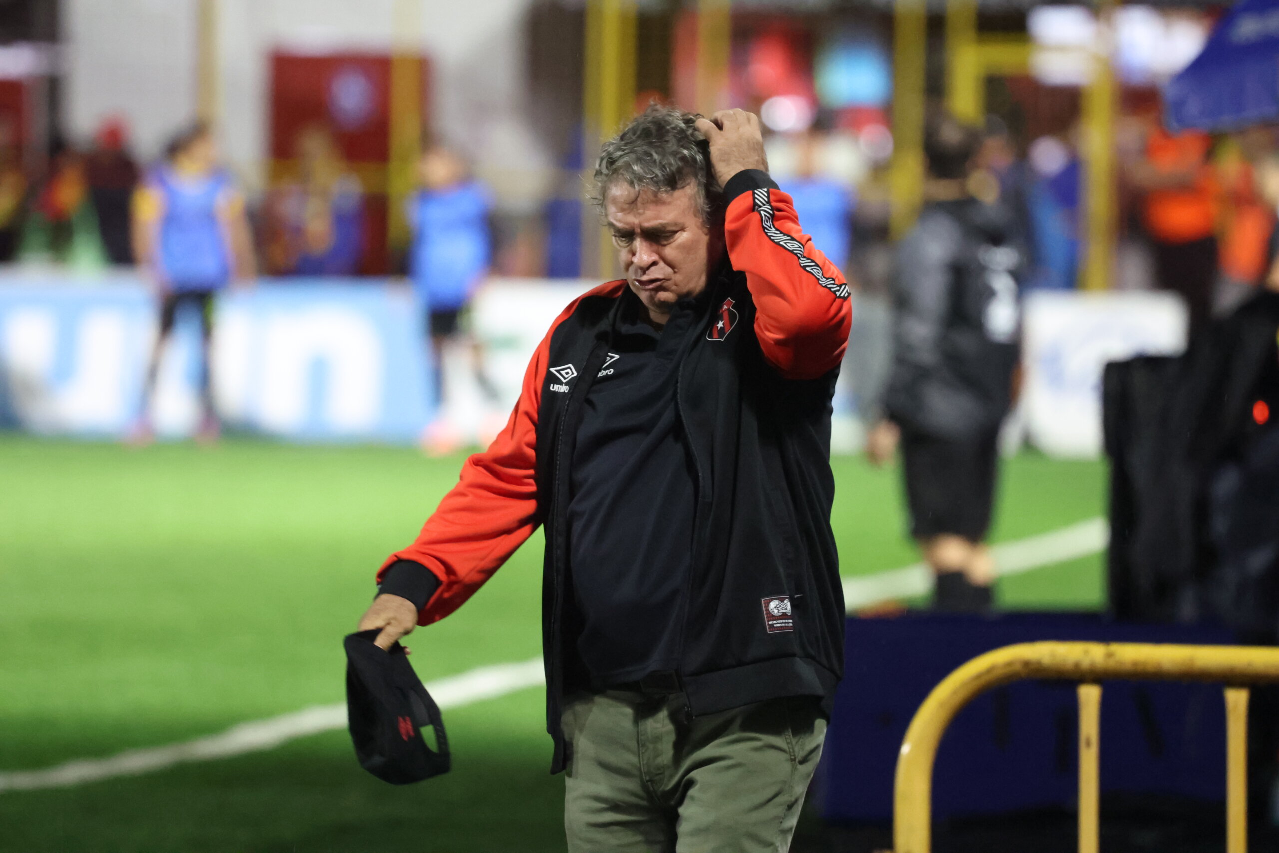 Óscar Ramírez tiene claro el castillo en la niebla

 – Noticias cr