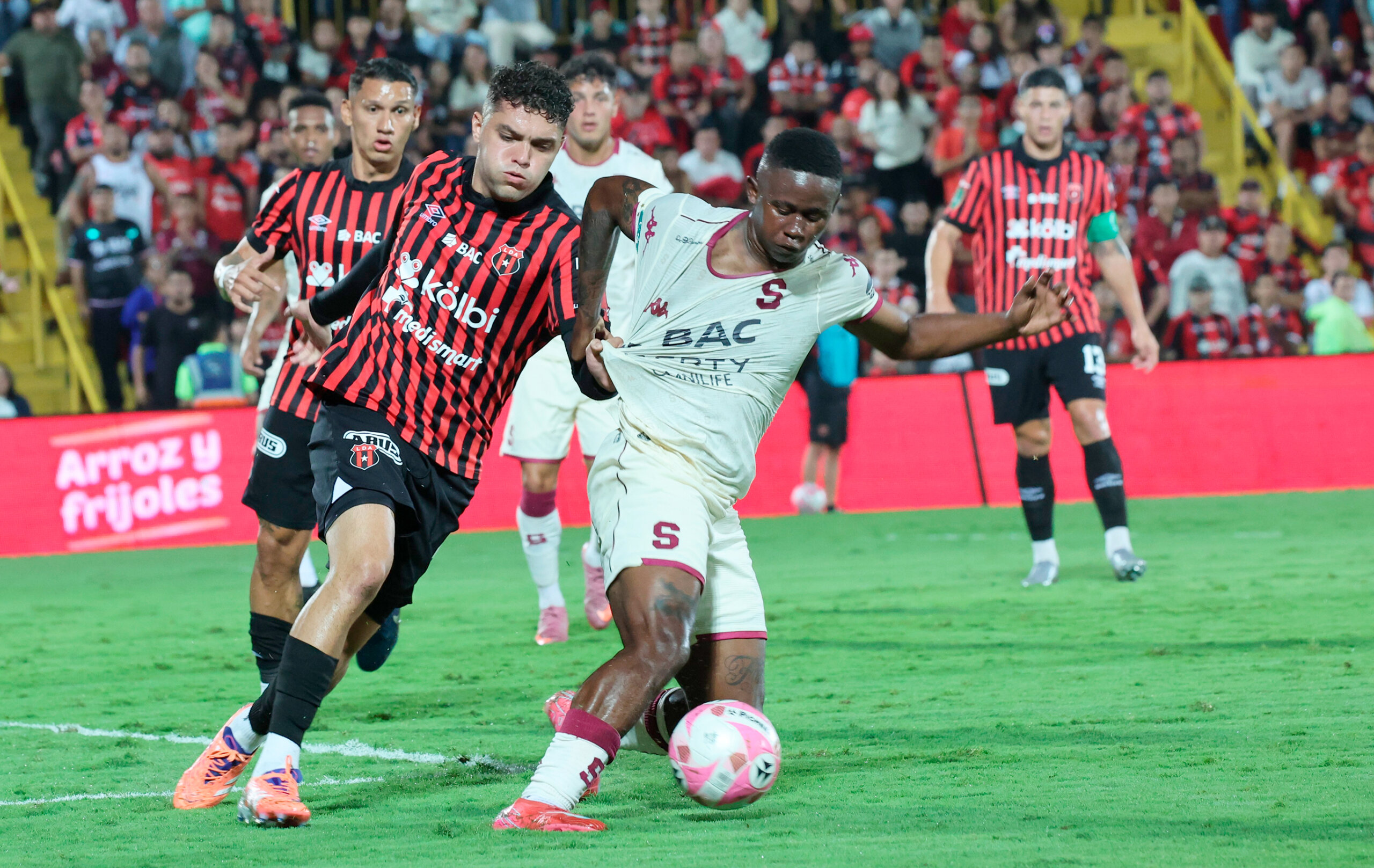 Ranking centroamericano actualizado, ¿cuál es el mejor tico?

 – Noticias cr