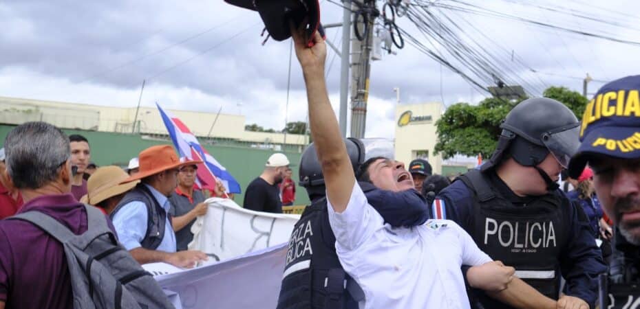 Boer denuncia a la policía por presunto abuso de autoridad

 – Noticias cr