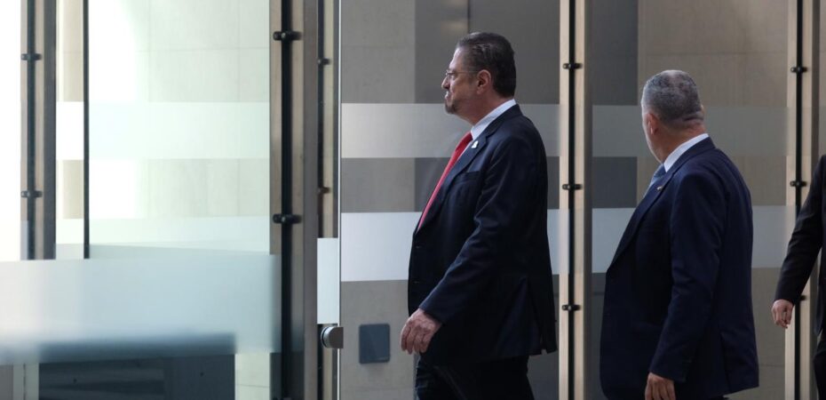 En vivo | Rodrigo Chaves comparece ante el Comité Legislativo para levantar fuero solicitado por el TSE

 – Noticias cr