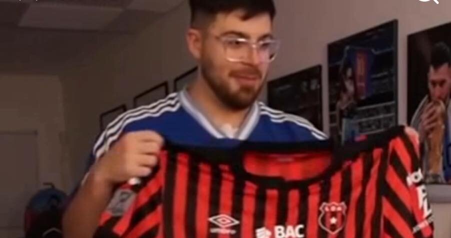 Un conocido streamer y YouTuber recibirá un regalo de Alazulence

 – Noticias cr