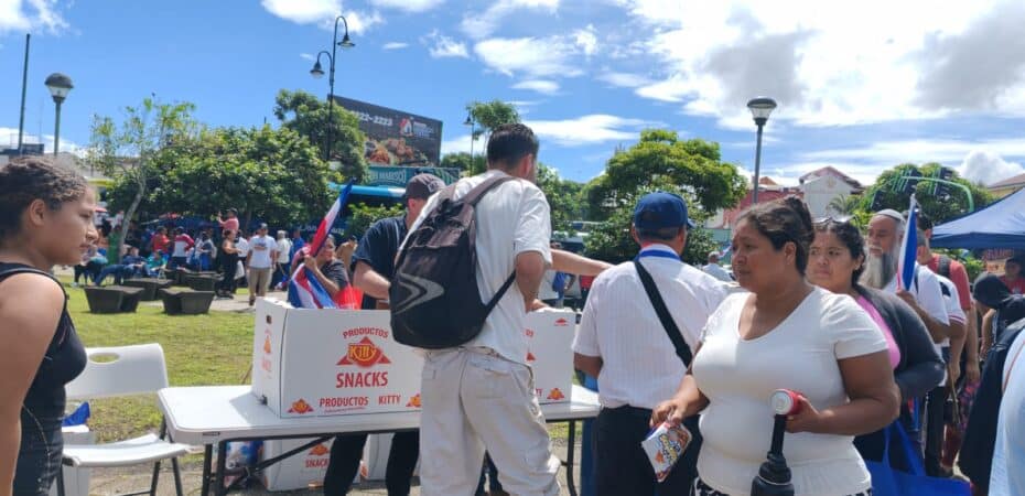 Los organizadores del espectáculo donaron alimentos, refrescos y transporte para apoyar a Chaves

 – Noticias cr