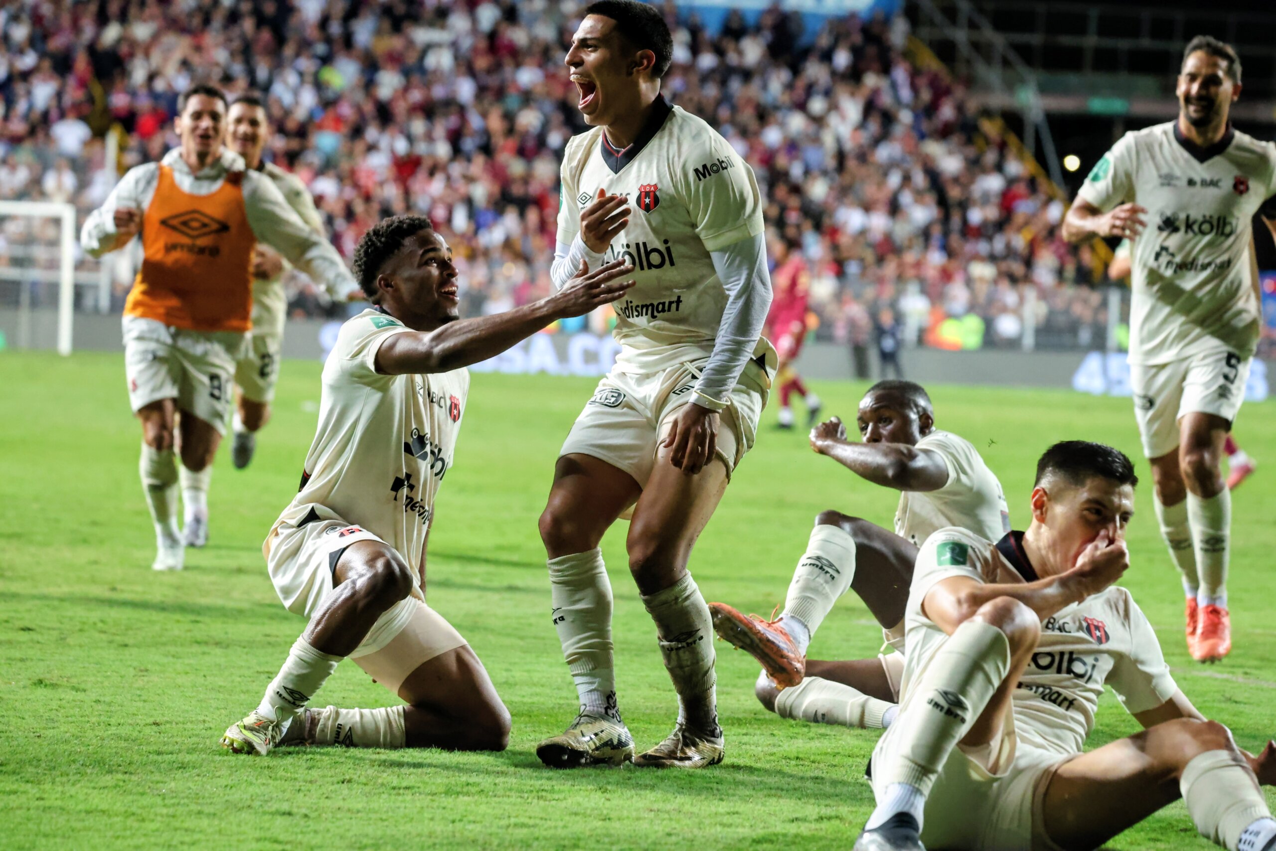 Entretiempo: Alajuelense gana ante Saprissa

 – Noticias cr