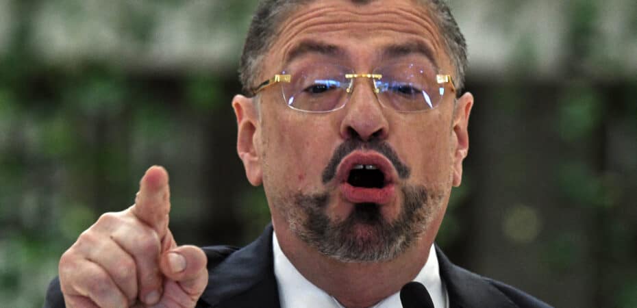 Chaves critica a los diputados que votaron para levantarle la inmunidad: «A los 35 filibusteros que participaron en el juego, que Dios los perdone»

 – Noticias cr