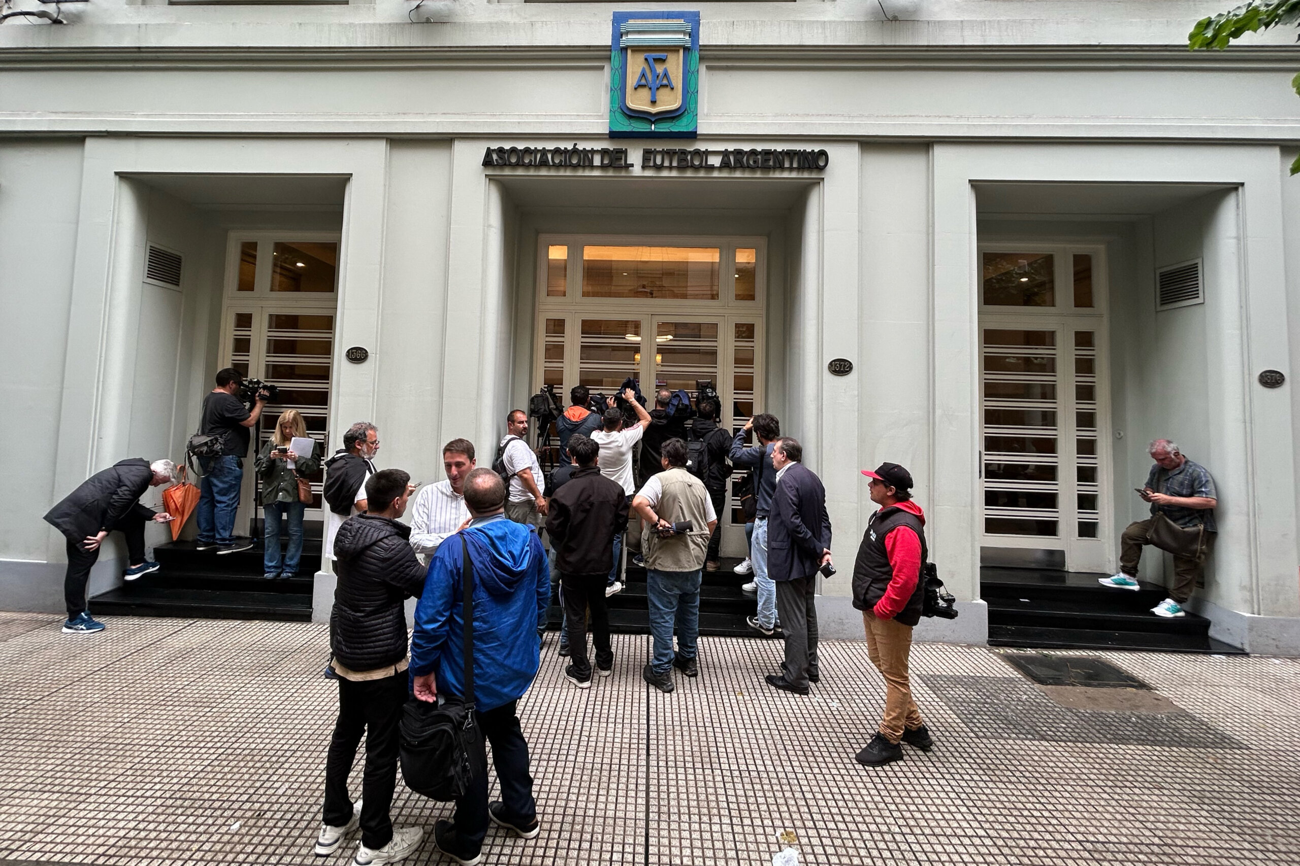 La Justicia golpea a la AFA y a los clubes de fútbol en investigación por lavado de dinero

 – Noticias cr