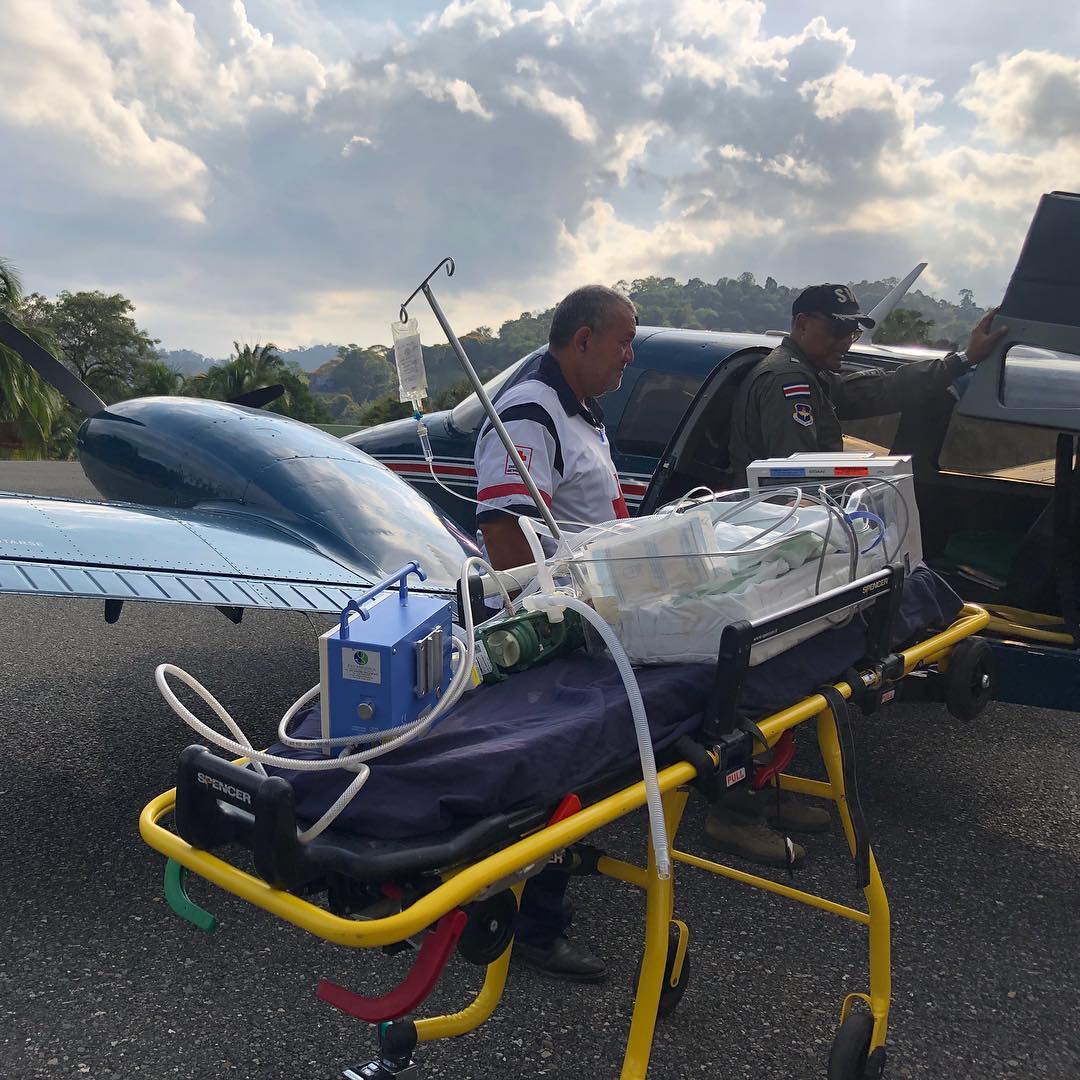 Paramédico condena que norma de aviación civil que restringe los vuelos nocturnos retrasó el transporte aéreo de emergencia de una niña durante 14 horas

 – Noticias cr