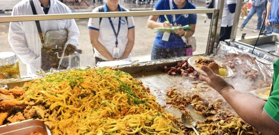 Salud identifica 40 tarjetas falsas de manipulación de alimentos en fiestas de Zapote y Pedregal

 – Noticias cr