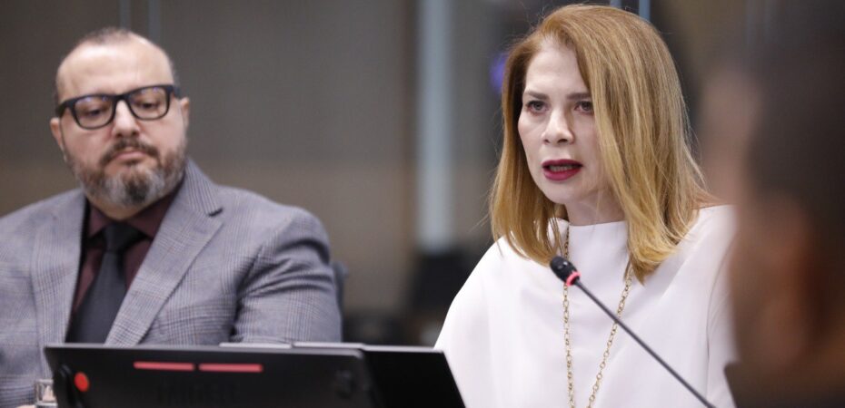 La presidencia presionó para despedir al marido de la exsecretaria de transporte, dice el expresidente del INS

 – Noticias cr