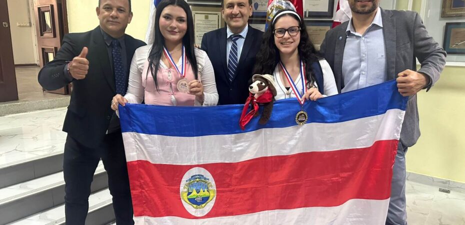 Dos colegialas ganan medallas de oro y bronce en Olimpiada Centroamericana y del Caribe de Biología

 – Noticias cr