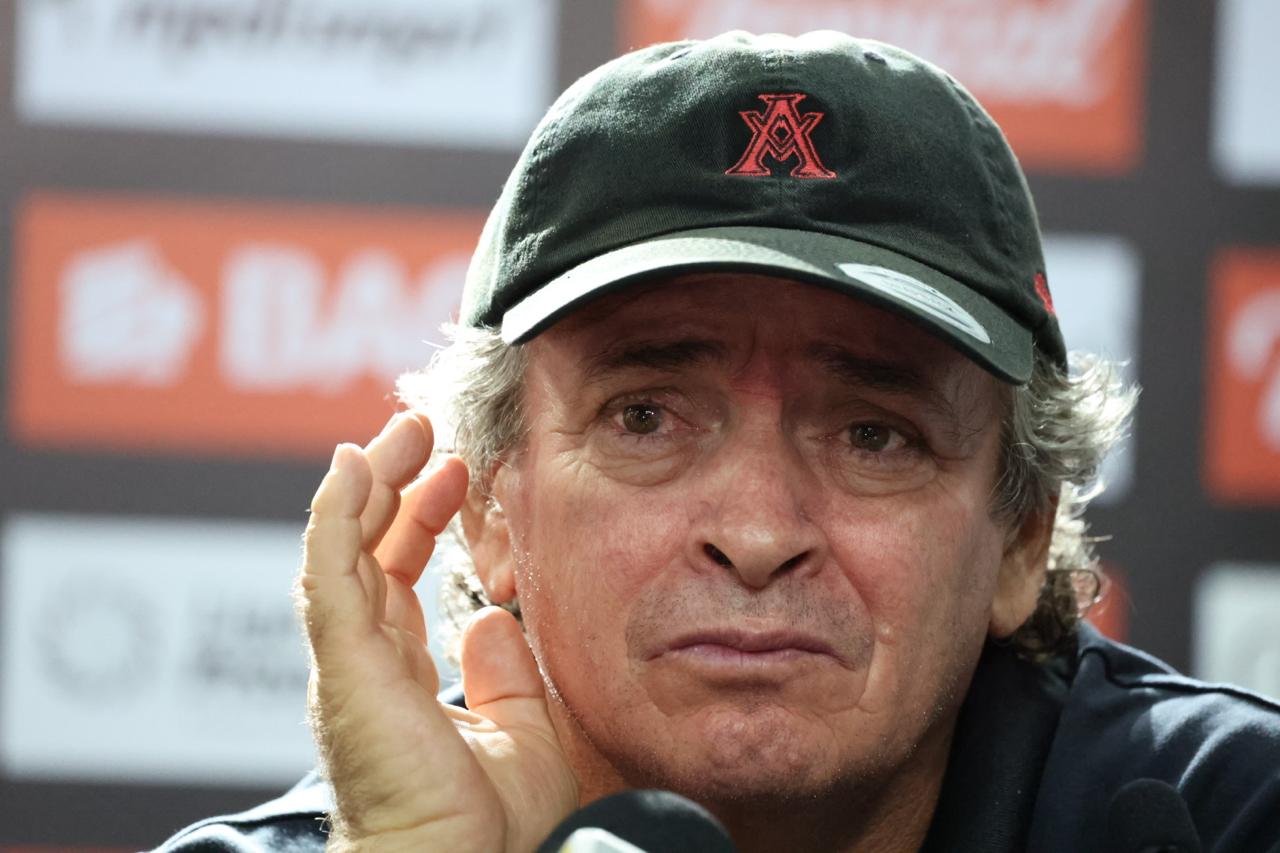 «Cuando ves dos jugadores que no se conforman, los cambias».

 – Noticias cr