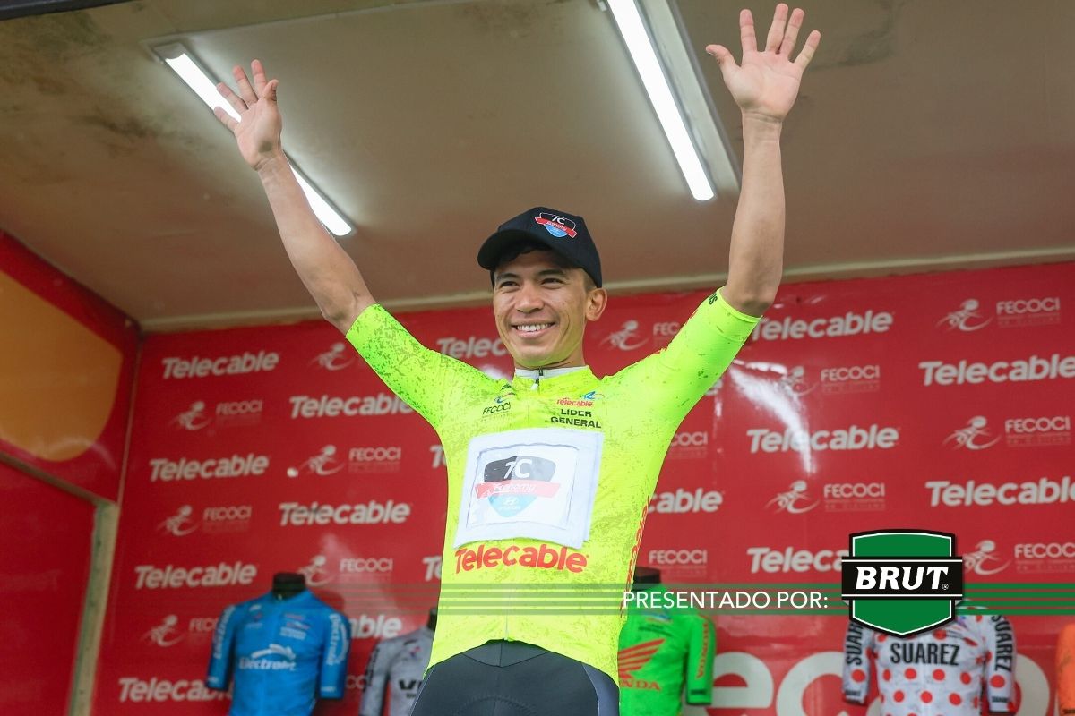 Leandro Varela gana primer premio por porterías voladoras

 – Noticias cr