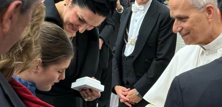 Primera Dama entregó invitación de Chávez para visitar Costa Rica al Papa León XIV

 – Noticias cr