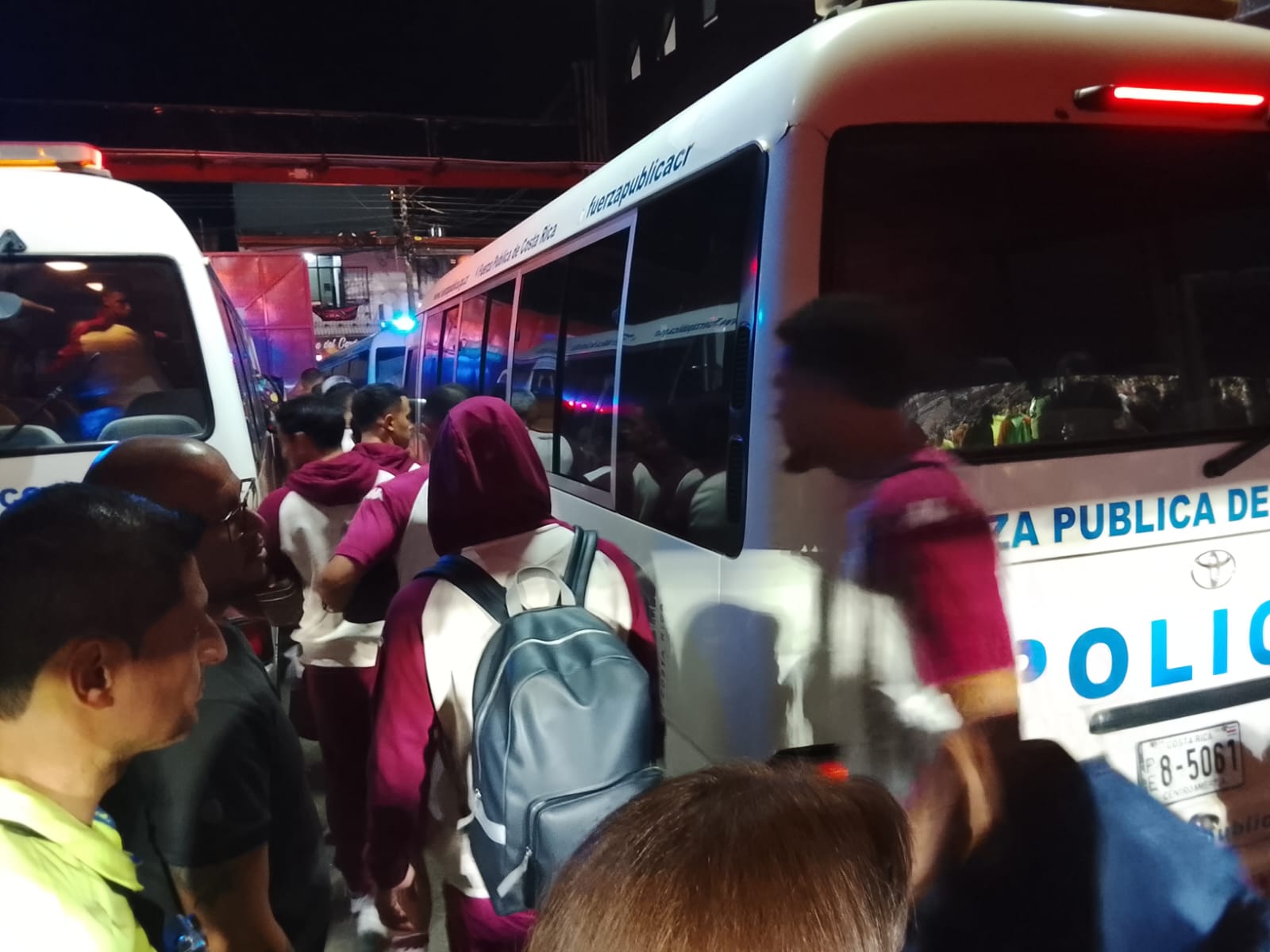 Saprissa abandonó autobuses de la fuerza pública por seguridad

 – Noticias cr