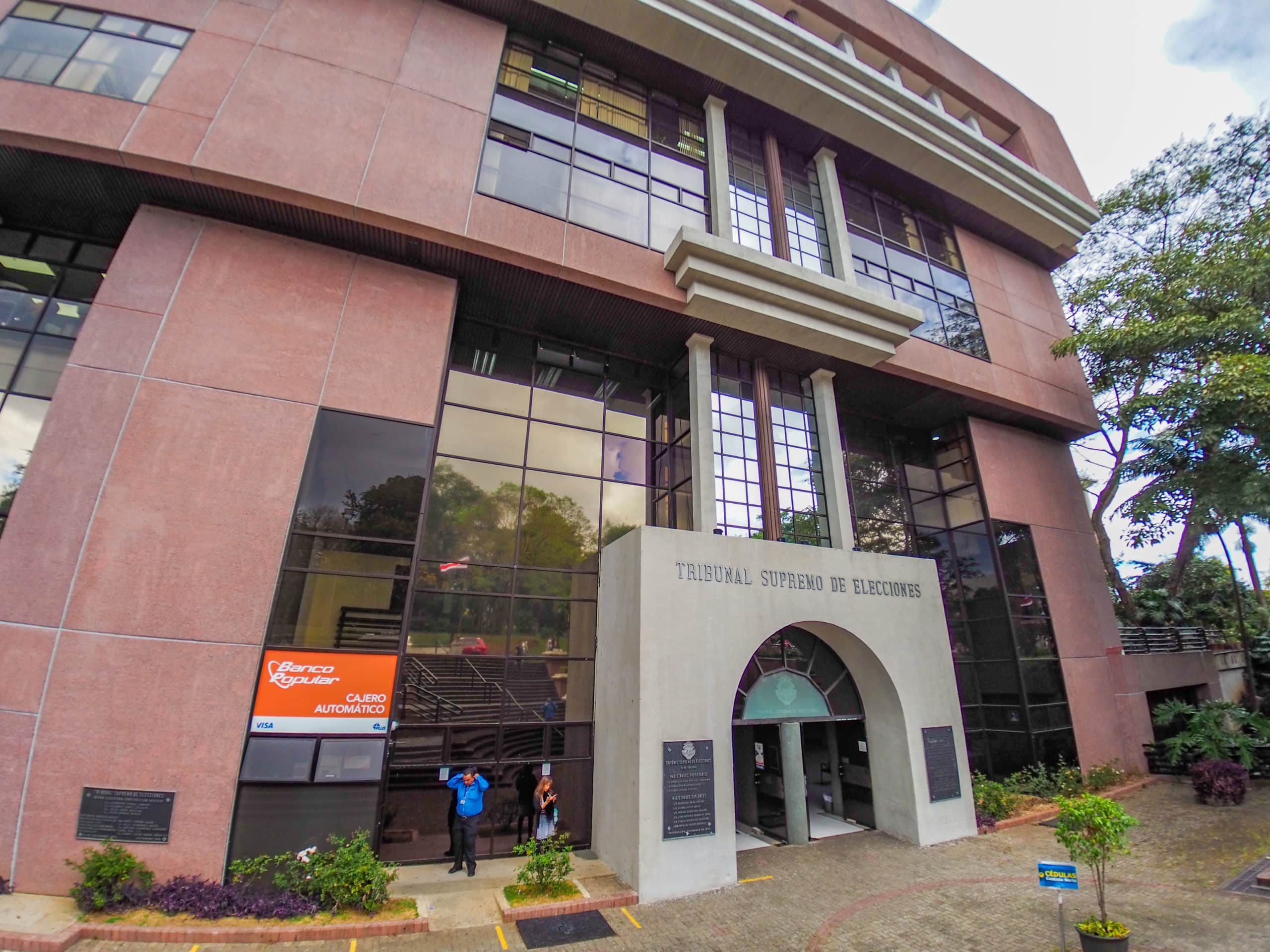 TSE absuelve a Pueblo Soberano por “reclutamiento de miembros de comisiones electorales”

 – Noticias cr