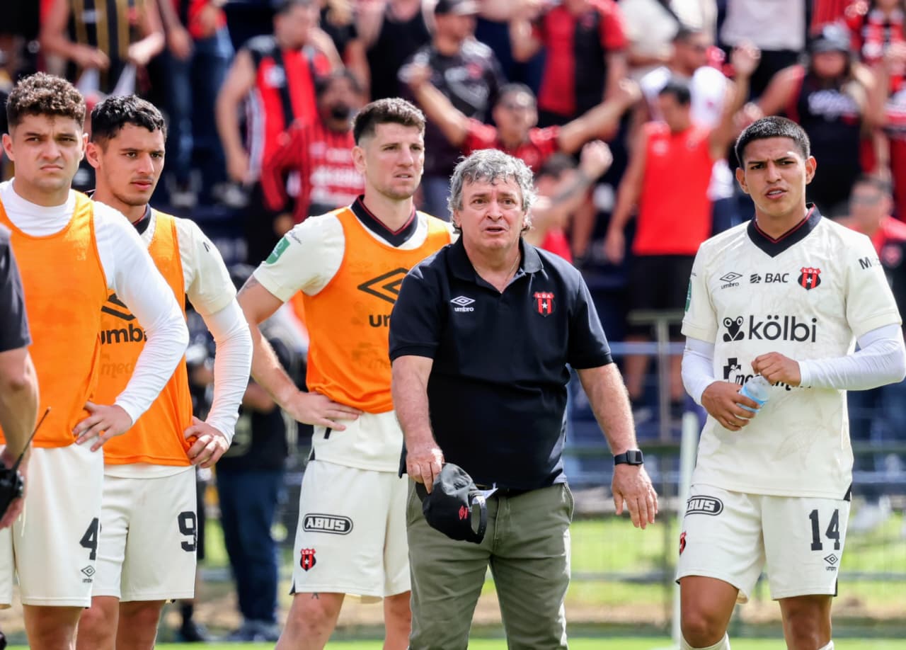 «El árbitro fue algo permisivo»

 – Noticias cr