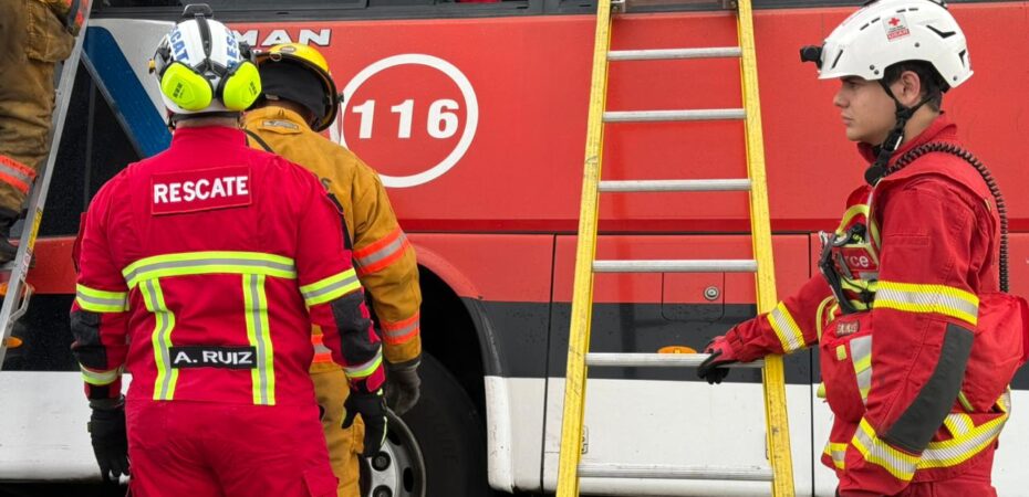 Pasajero trasladado al hospital tras choque de autobús de Alajuela contra valla del aeropuerto Juan Santamaría

 – Noticias cr