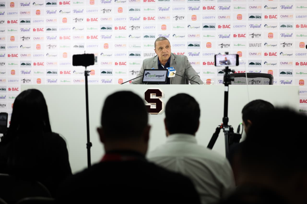 Primera salida y llegada a Saprissa.

 – Noticias cr