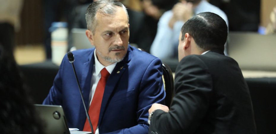 Informe del vicepresidente oficialista sobre el levantamiento de la inmunidad de Chávez lo califica de «persecución política»

 – Noticias cr