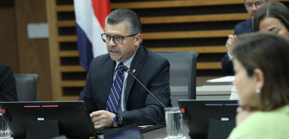 Ante la «epidemia» de asesinatos, «no hay que ser complaciente, sino mano dura», afirma el presidente del comité de seguridad.

 – Noticias cr