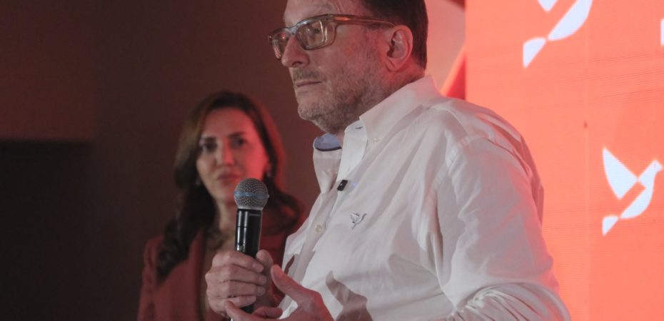 El candidato presidencial Eli Feinzaig presenta miniserie de 19 episodios y la anuncia con una parodia de Chaves

 – Noticias cr