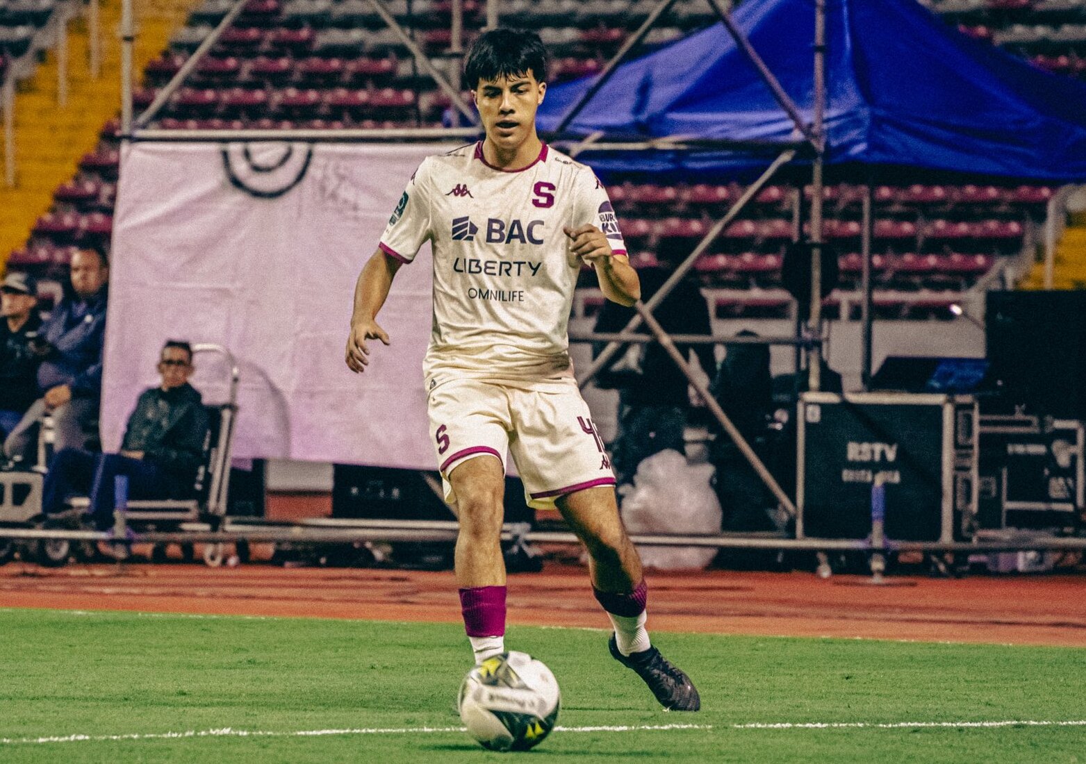 «Mi esperanza es superar a mi padre»

 – Noticias cr