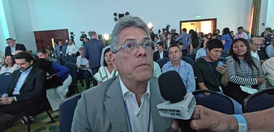 Carlos Valenciano abandona la campaña de Laura Fernández

 – Noticias cr