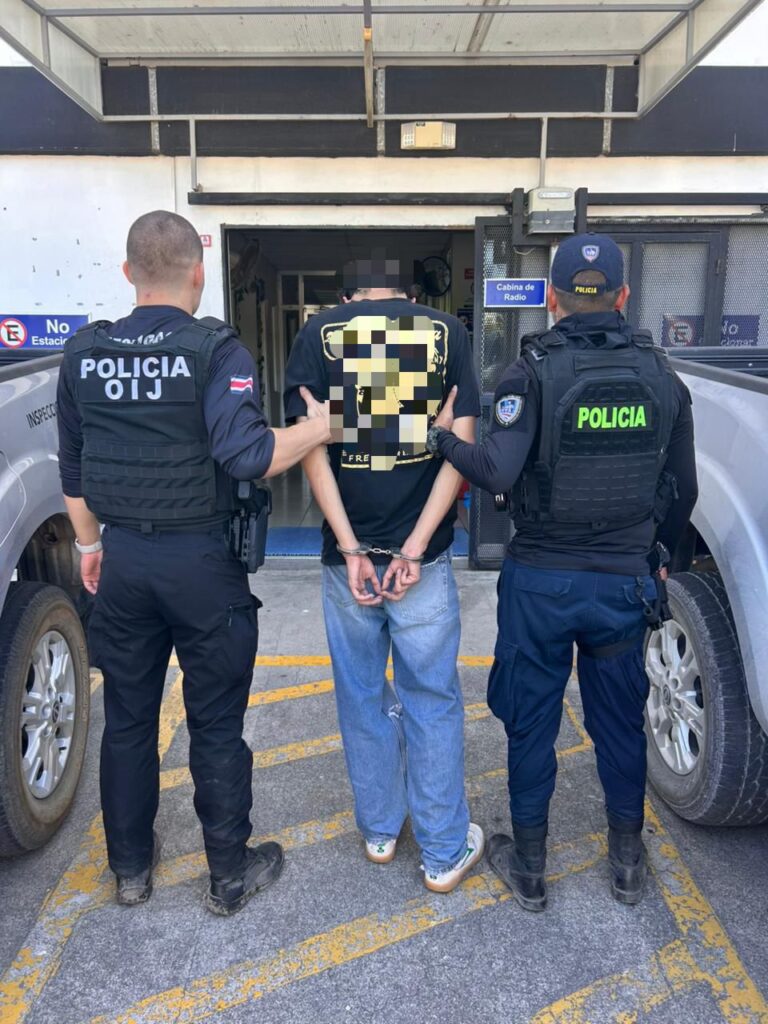 Momento de la captura de un compañero de colegio liberiano.