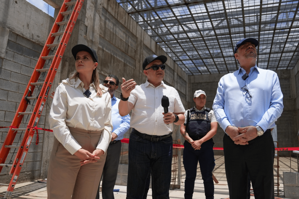 Chaves Laura Fernández seguridad